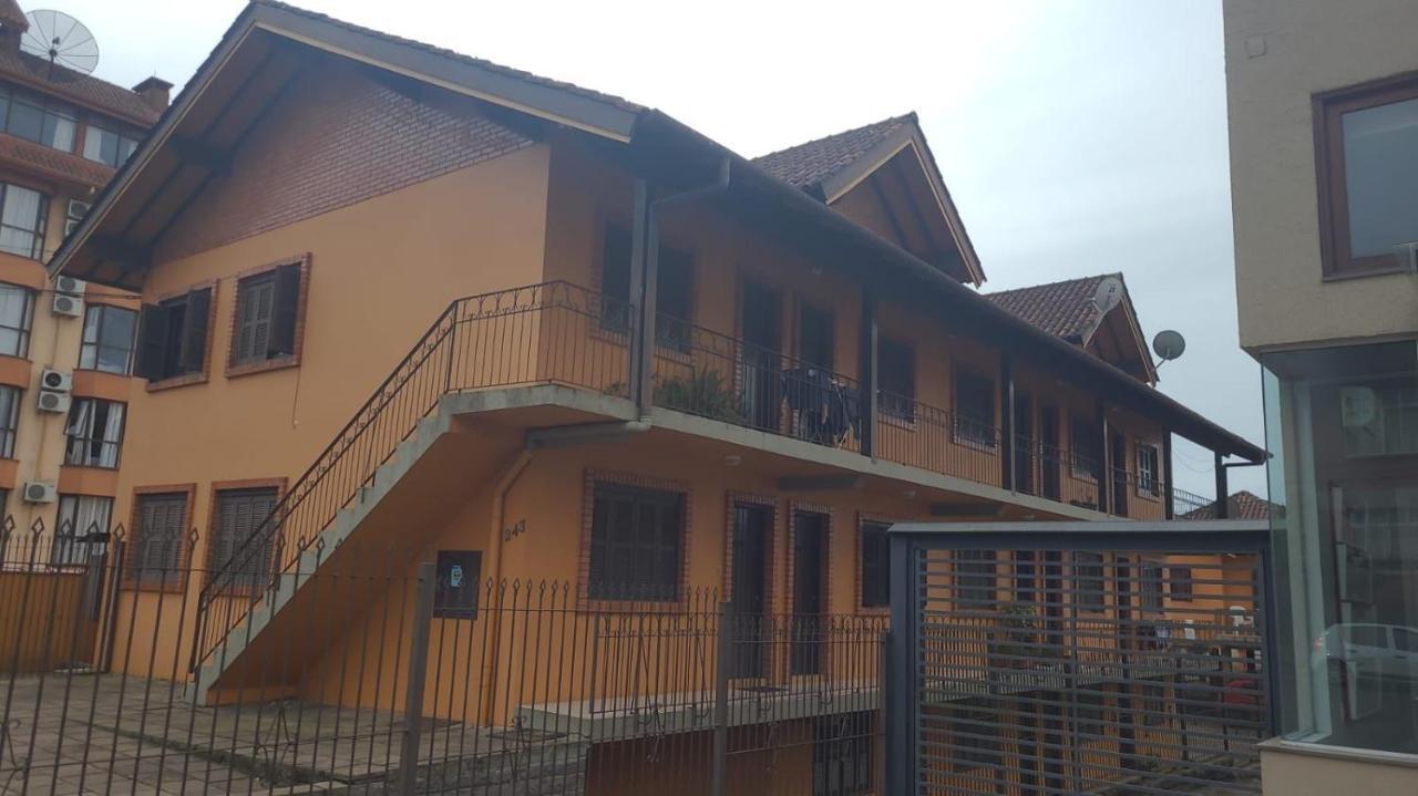 Apartamento Com Otimo Custo - Beneficio No Centro De Canela Exterior foto